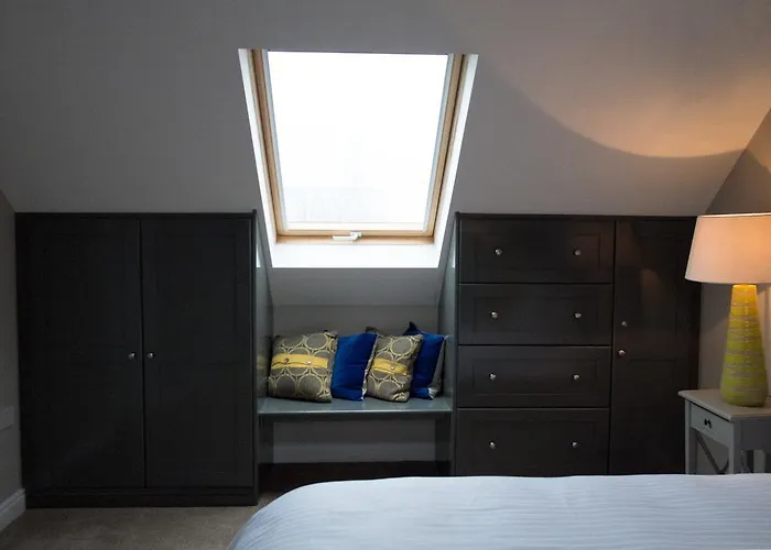 John R's * Листоуэл