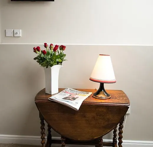 John R's Отель типа 